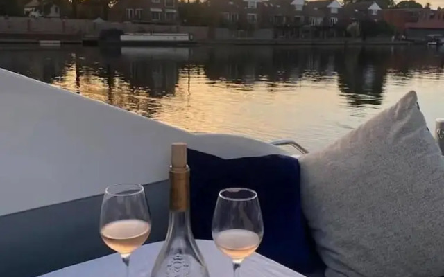 Romantic 3beds Yacht Escape on Thames
