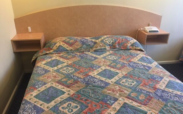 Parkville Motel