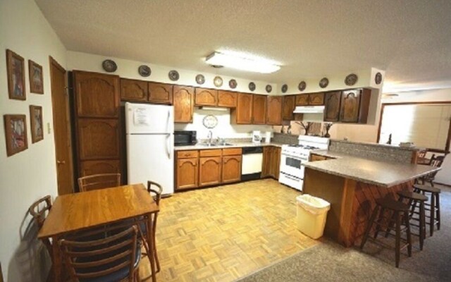 English - Three Bedroom Cabin