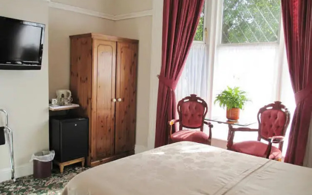 Kenwood Guest House — HOTEL IS CLOSED