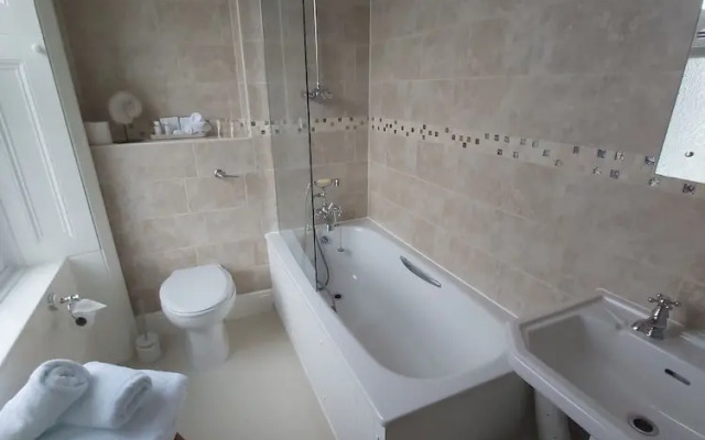 Llys Aeron Guest House