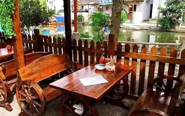 Zhouzhuang Jingou Linhe Bieyuan Chinese Inn