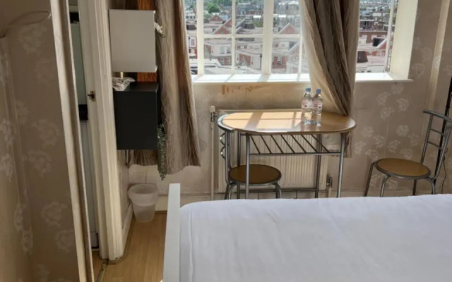 Super Located Studio in South Ken at Chelsea Cloister