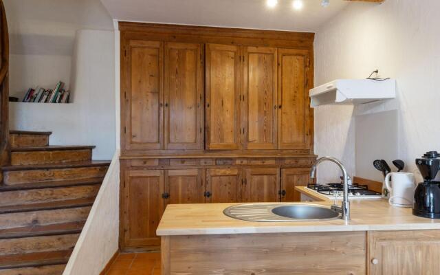 Charming Holiday Home in Tautavel with Balcony