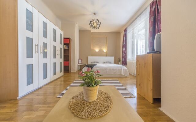 Zumin Apartment