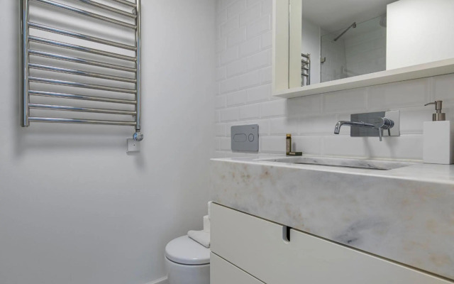 Stunning Apartment in Heart of Lisbon by LovelyStay