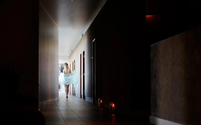 Ice House Hotel