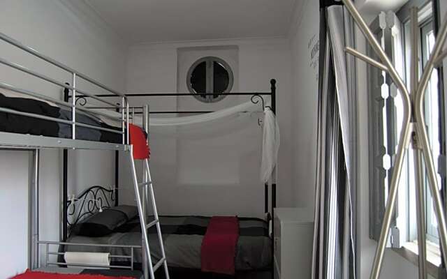 Lisbon Hostel Terminal 3