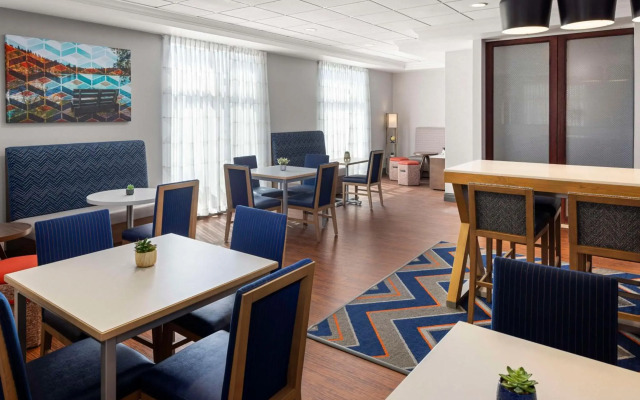 Hampton Inn Fairmont