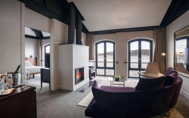 Sumahan On The Water