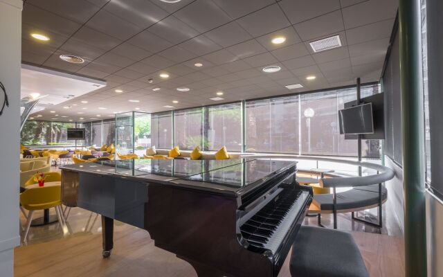 Hotel California Palace