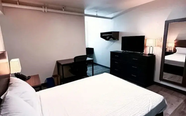 Studio City Suites, A Travelodge By Wyndham