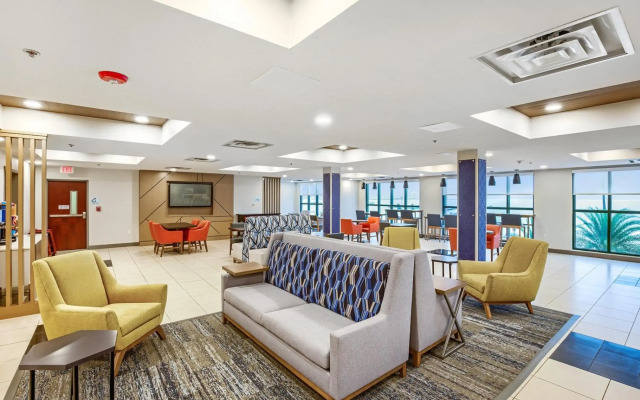 Holiday Inn Express Gulfport Beach by IHG