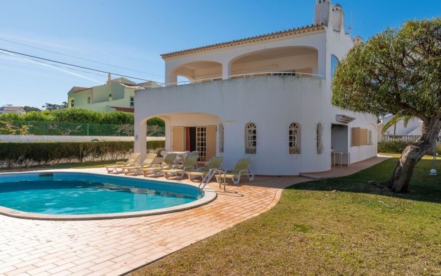 Modern Villa In Albufeira With Private Swimming Pool