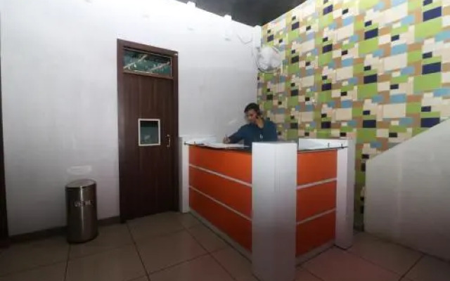Cocktail Hotel by OYO Rooms