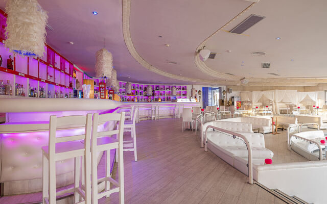 On Hotels Oceanfront - Adults Only