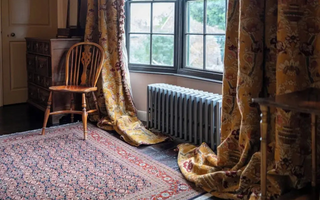 Stunning 4BD Home in Worcestershire