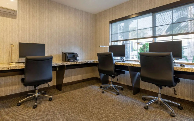 Best Western Plus Carriage Inn