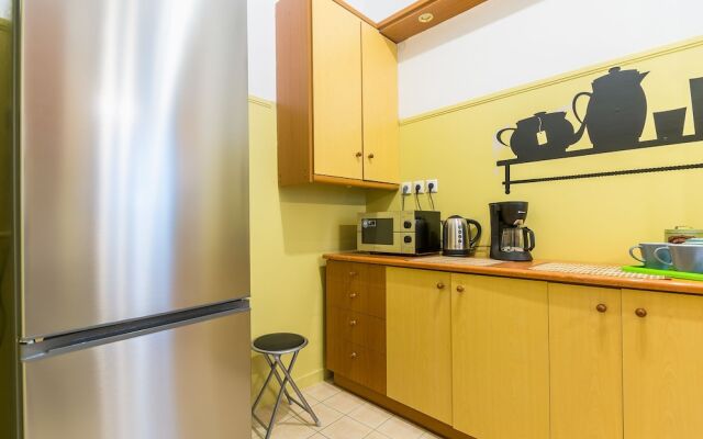 Comfy Kerameikos Apartment by Cloudkeys