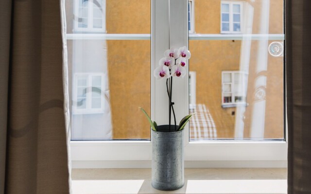 oompH Warsaw Old Town Premium