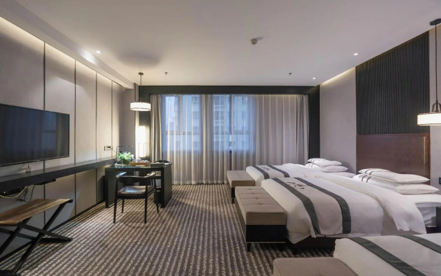 Baishichang Longquan Hotel (Urumqi International Grand Bazamin Street)