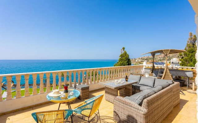 Villa Beach Heaven in Pomos
