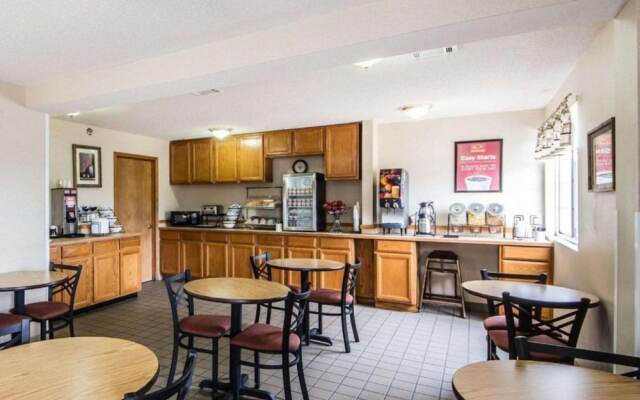 Econo Lodge Blackwell I 35