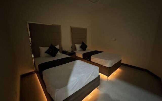 Gold Pine Hotel Lahore