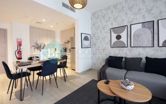 Stunning canal view apartment Yas island