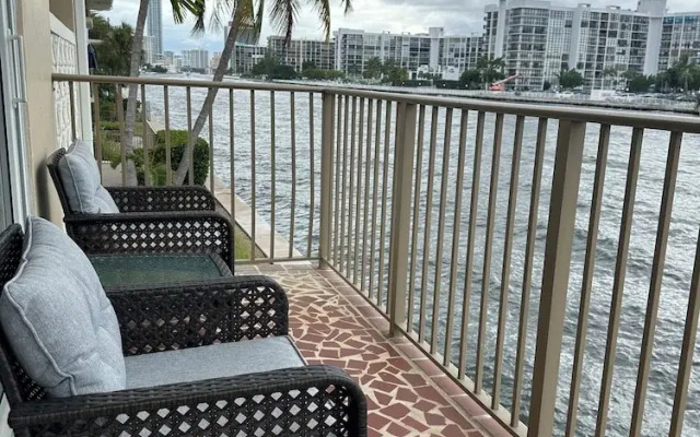 Waterway Hollywood