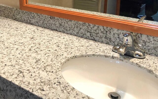 Quality Inn Petersburg Fort Lee Area