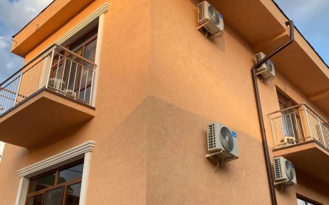 Rosa Home Loo Guest House