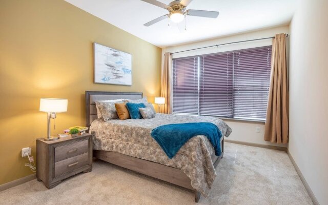 Luxurious Modern Midtown Cozy/fully Equipped Condo -