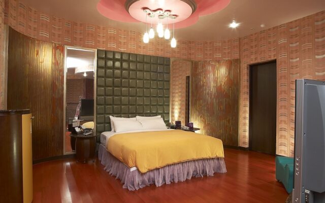 Royal Group Motel Nan Tse Branch