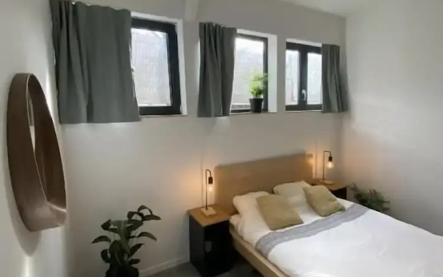Yasi Hostel