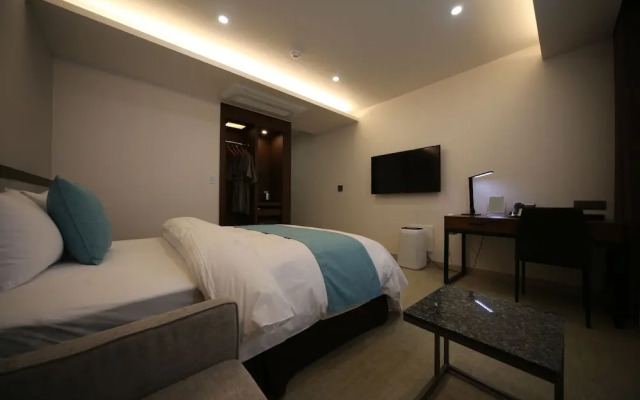 Hotel J's