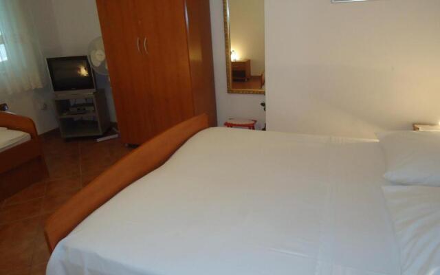 Omiš apartment on the beach