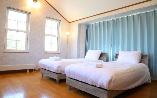 Donguri House