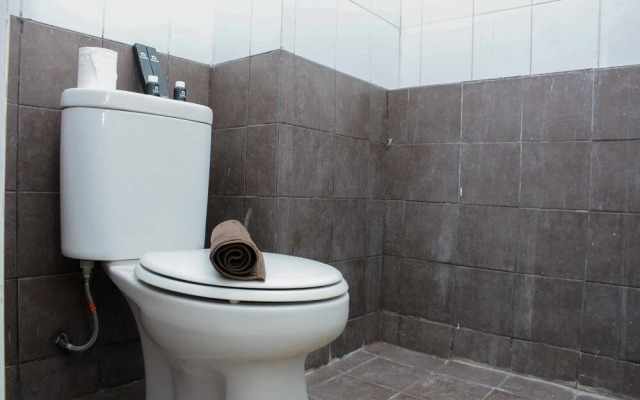 Simple And Nice Studio At Green Pramuka City Apartment