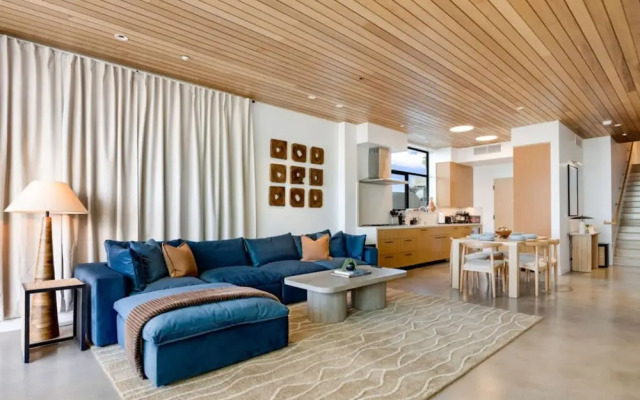 The Santa Monica Sunset - Beachfront Luxury