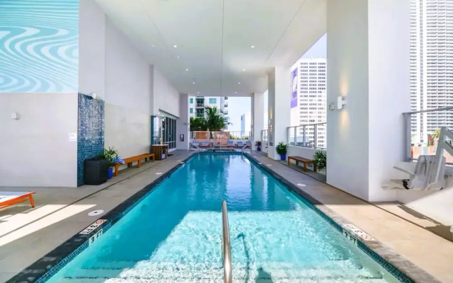 30th-floor Studio Gym Pool Sky Lounge