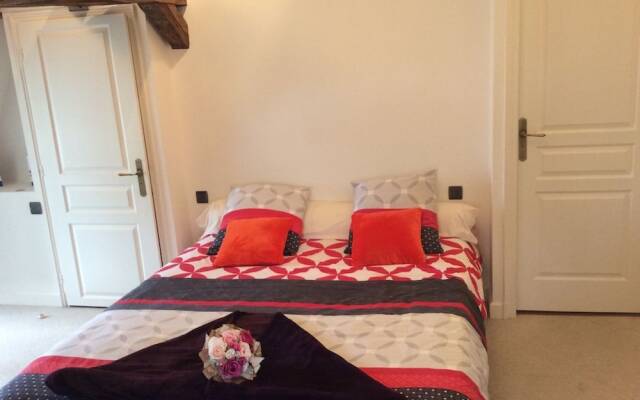 Lavish Villa on an Exclusive Estate in Liorac-sur-louyre With Pool