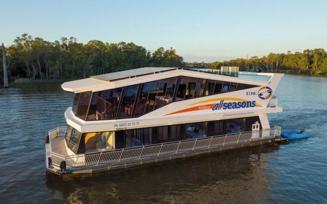 All Seasons Houseboats