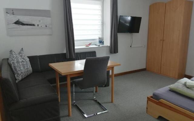 2 Zimmerwohnung mit Küche u. Bad