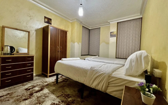 Raqeem Hostel