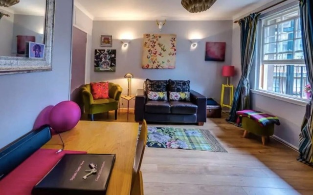 JOIVY Stylish Castle View Apartment