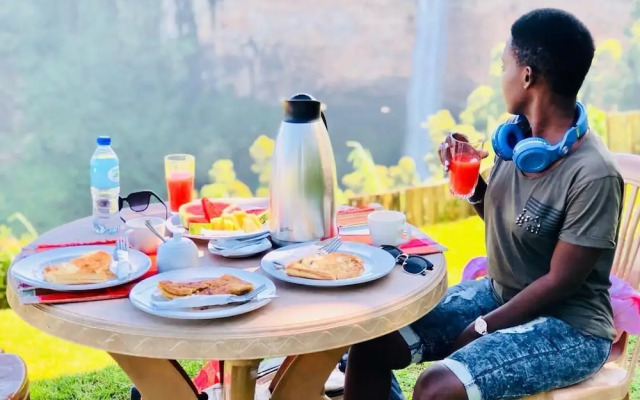 Sipi Falls lodge