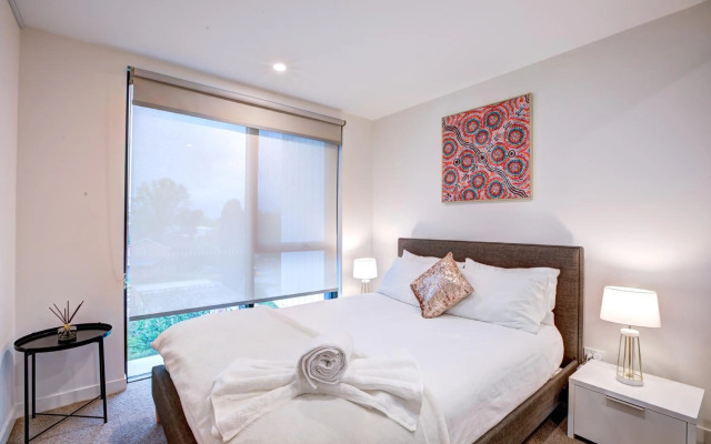 The Hamptons - Lux 2 Bed 2 Bath, Pool - Central Location