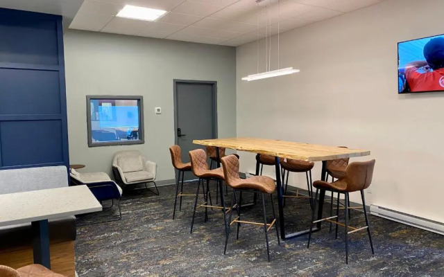 Howard Johnson Express Inn - Winnipeg West