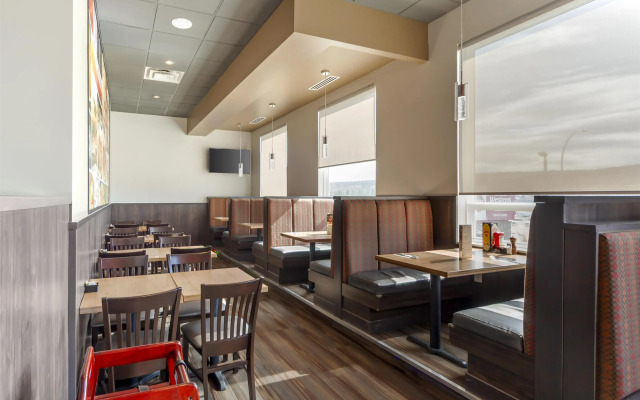 Best Western Plus Hinton Inn & Suites